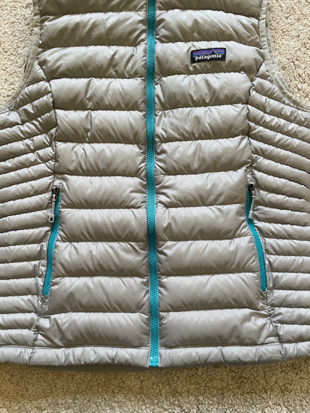 Patagonia Women’s Light Gray Quilted Down Vest with Teal Zippers size M - Picture 4 of 10